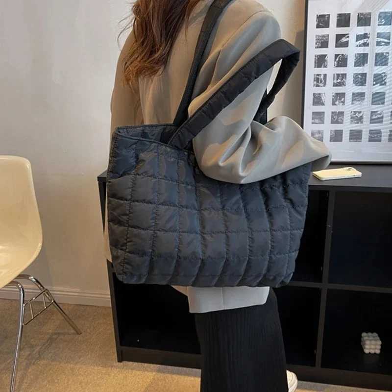 1 Pc Minimalist Quilted Puffy Tote Bag Large Capacity Crossbody Bag Trendy Padded Shoulder Bag For Women For Daily CommuteT251205
