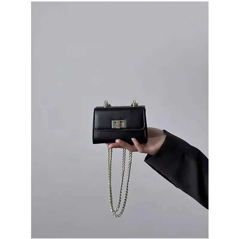 Popular Bags This Year Mini Chain Bag Luxury Designer Womens Small Crossbody Bags High-end Texture Niche Lady Flap Bag BolsasT251206