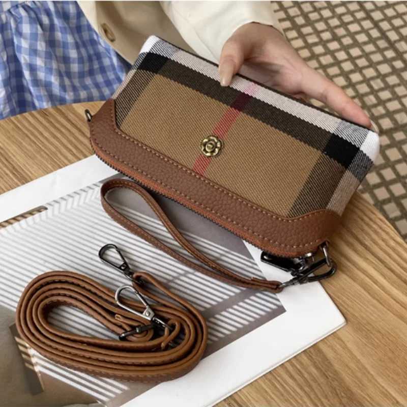 Canvas Lattice Clutch Bag Female High Value Shoulder Crossbody Bag Large Capacity Mobile Phone Bag Light Luxury Small BagT251205