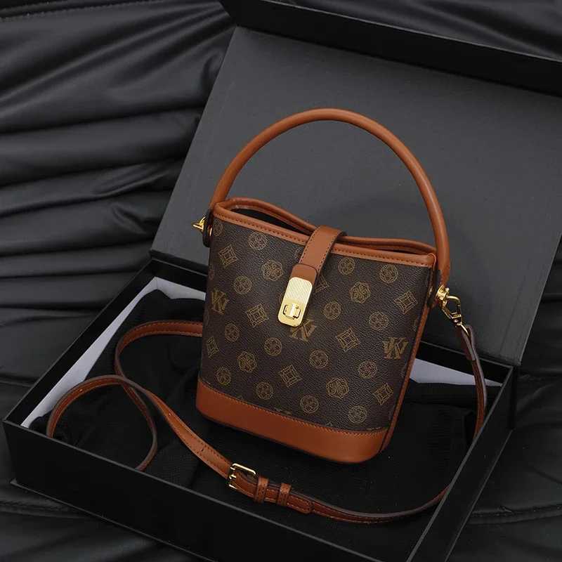 Luxury Leather Messenger Bag For Women Premium Shoulder Handbag Designer Crossbody Purse Elegant Ladies Tote ClassicT251205