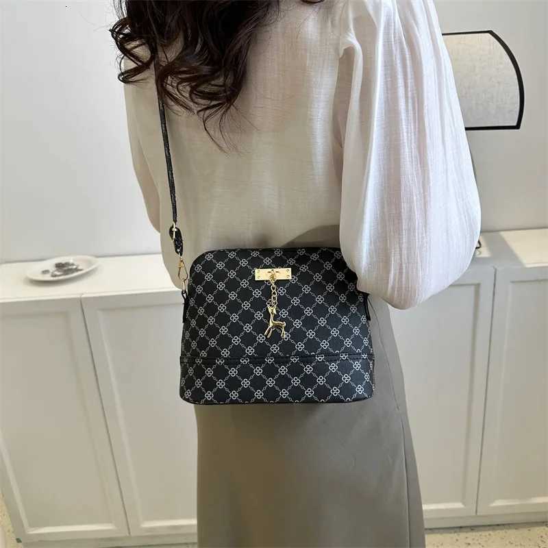 PU Leather Women Shoulder Bag Female Deer Pendant Handbags Girl Small Crossbody Bag Fashion Shell Shape Messenger Bag BolsosT251206