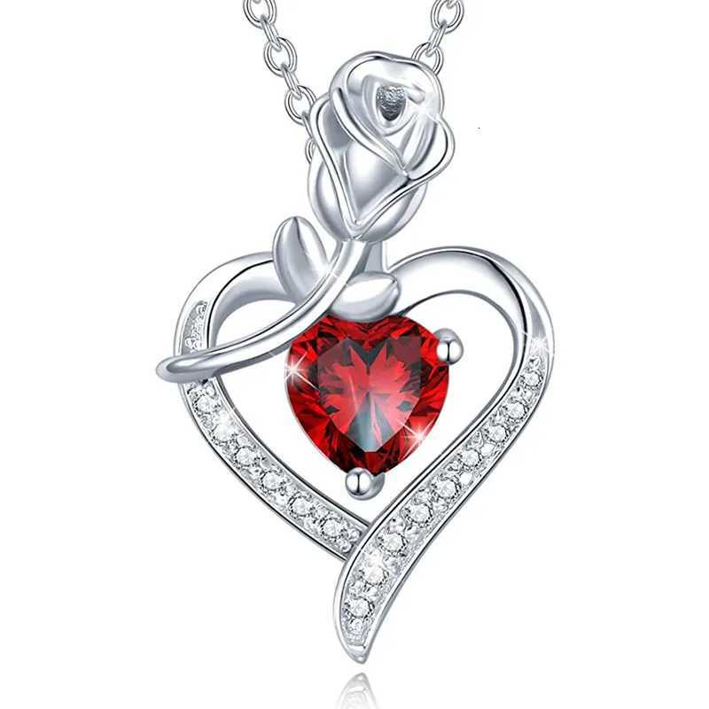 Elegant Style Heart shaped Pendant Necklace Hollow Design Mothers Day Gift Party Suitable for Best Friends Without Box W251206