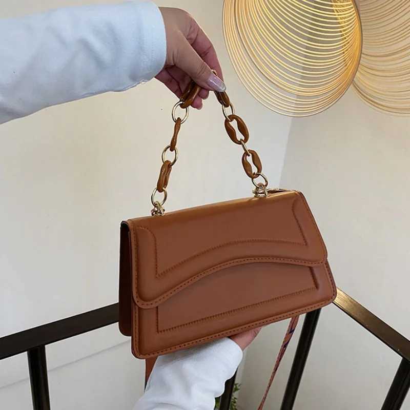 New fashionablesimple and personalized acrylic chain hand-held small square bagwomens beautiful shoulder bag crossbody bagT251206