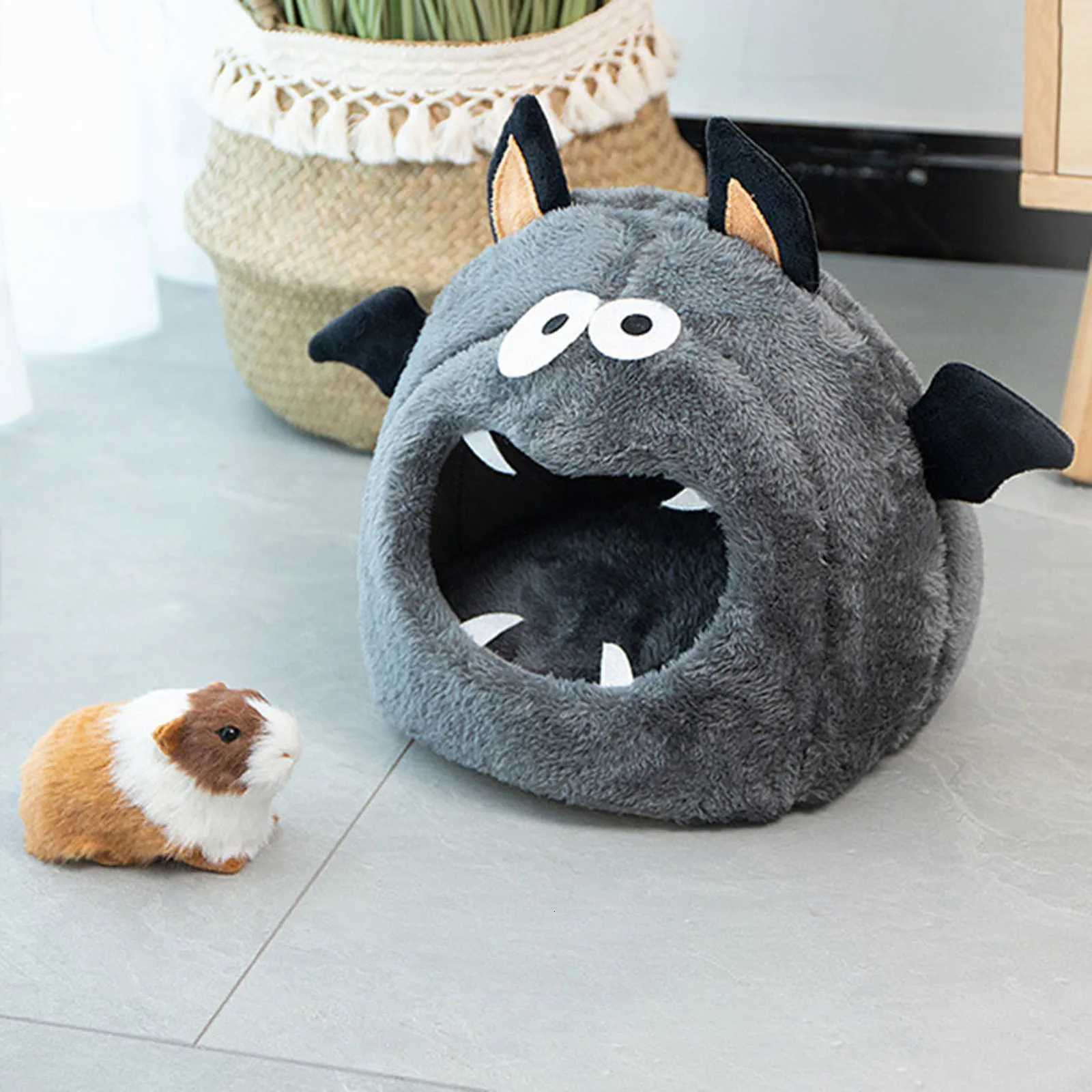 Halloween Hamster Den Premium Bat Shape Small Pet Kennel Universal Fluffy Cartoon House for Autumn M251206