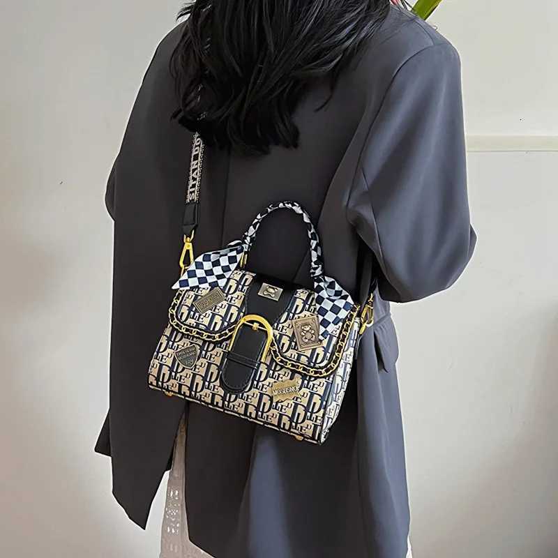 221812cm Women Shoulder Bags Designer Crossbody Shoulder Purses Handbag Women Clutch Travel tote BagT251205