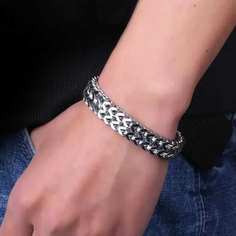 Classic Versatile Silver Color Chain Bracelet Mens Stainless Steel Bracelet with Metal Magnetic Buckle Bracelet W251206