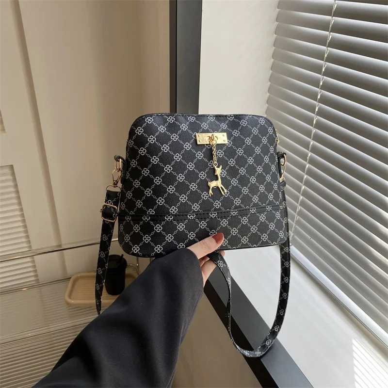 PU Leather Women Shoulder Bag Female Deer Pendant Handbags Girl Small Crossbody Bag Fashion Shell Shape Messenger Bag BolsosT251206