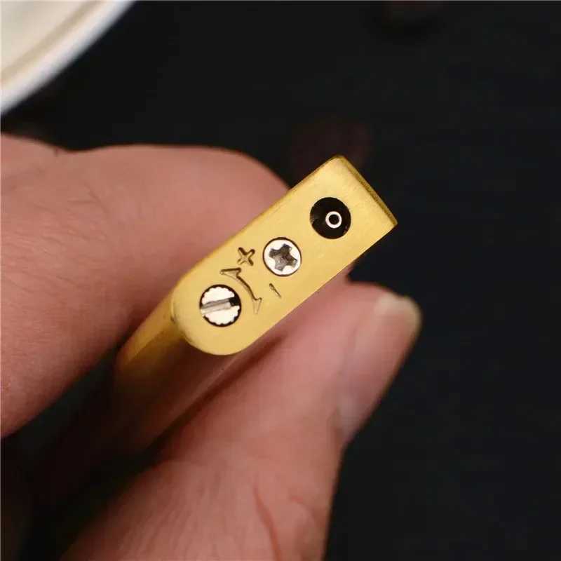 Mini Windproof Lighter Green Flame Refillable Butane Gas Lighter Simple Cigarette Lighters Smoking Accessories for Men Wen H251206