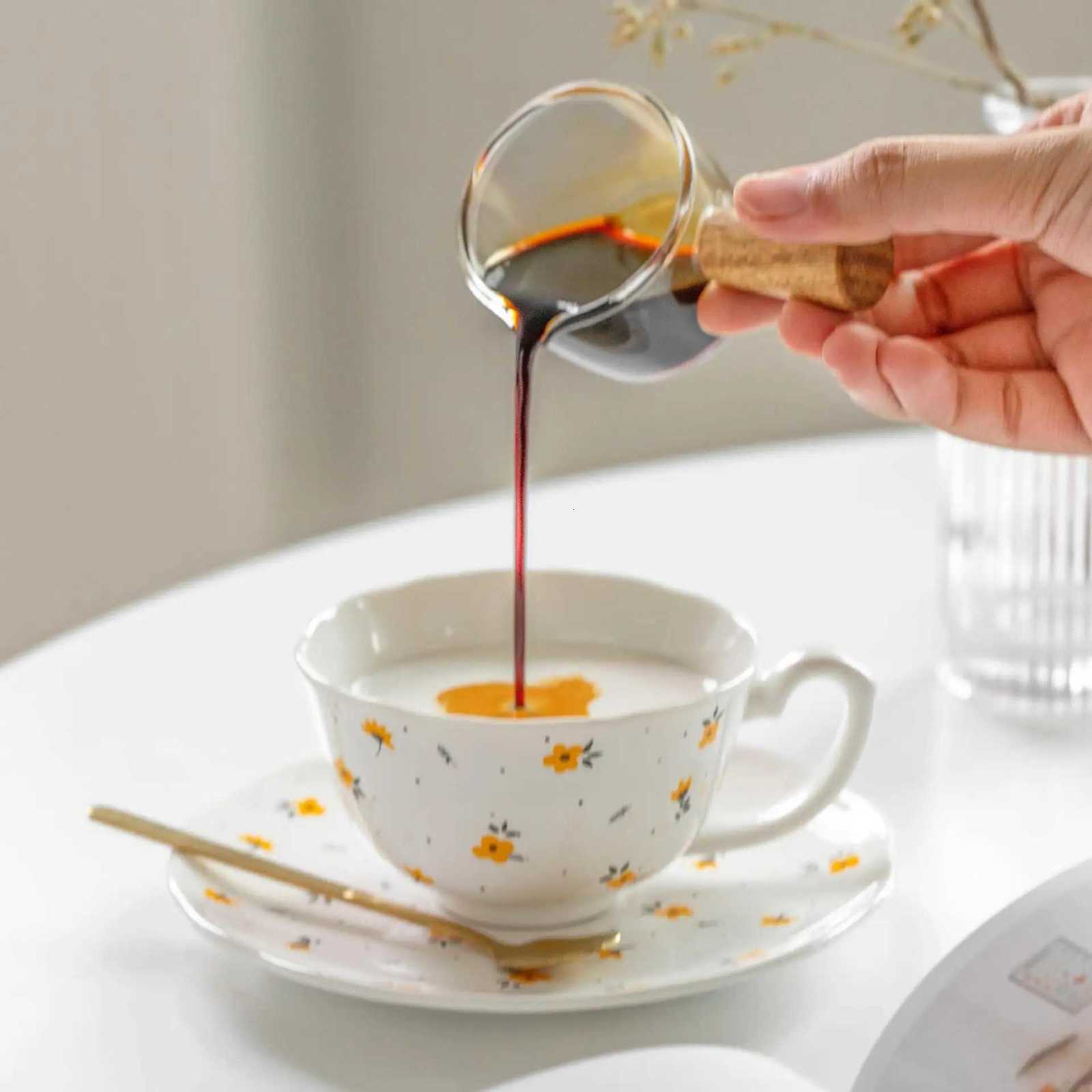 165ml European luxury coffee cups and saucers with spoons ceramic tea cups and pink cute mugsCups Saucers M251206 - view 4