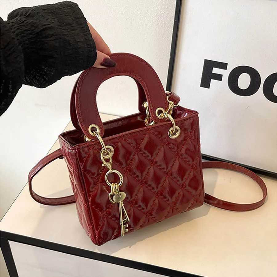 Fashionable Versatile Womens Handbag Shoulder Bag Crossbody Bag Simple Design High Quality Summer New Style PU Leather BagT251205