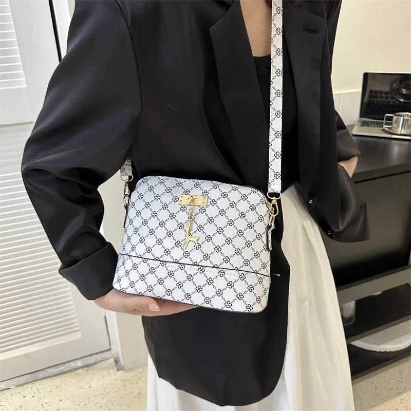 PU Leather Women Shoulder Bag Female Deer Pendant Handbags Girl Small Crossbody Bag Fashion Shell Shape Messenger Bag BolsosT251206