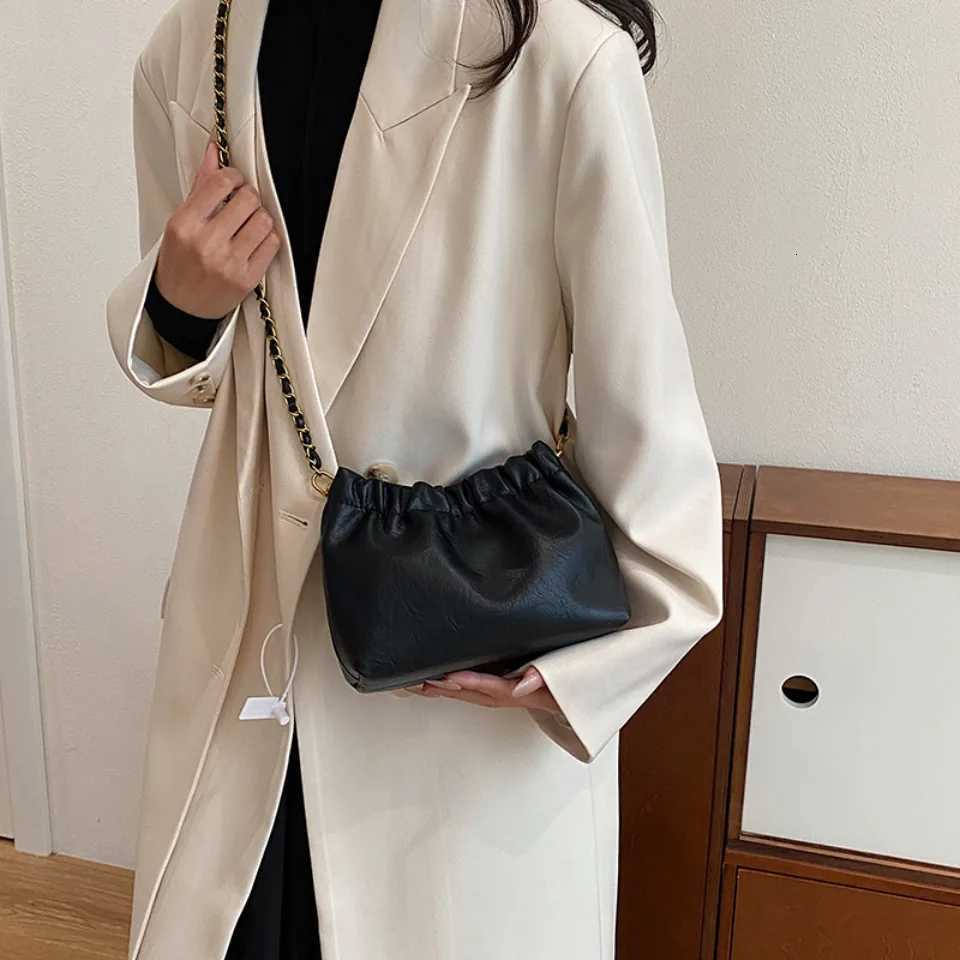 Womens chain shoulder bag PU leather crossbody bag handbag all casual pleated vagabonds bag womens fashion purseT251206