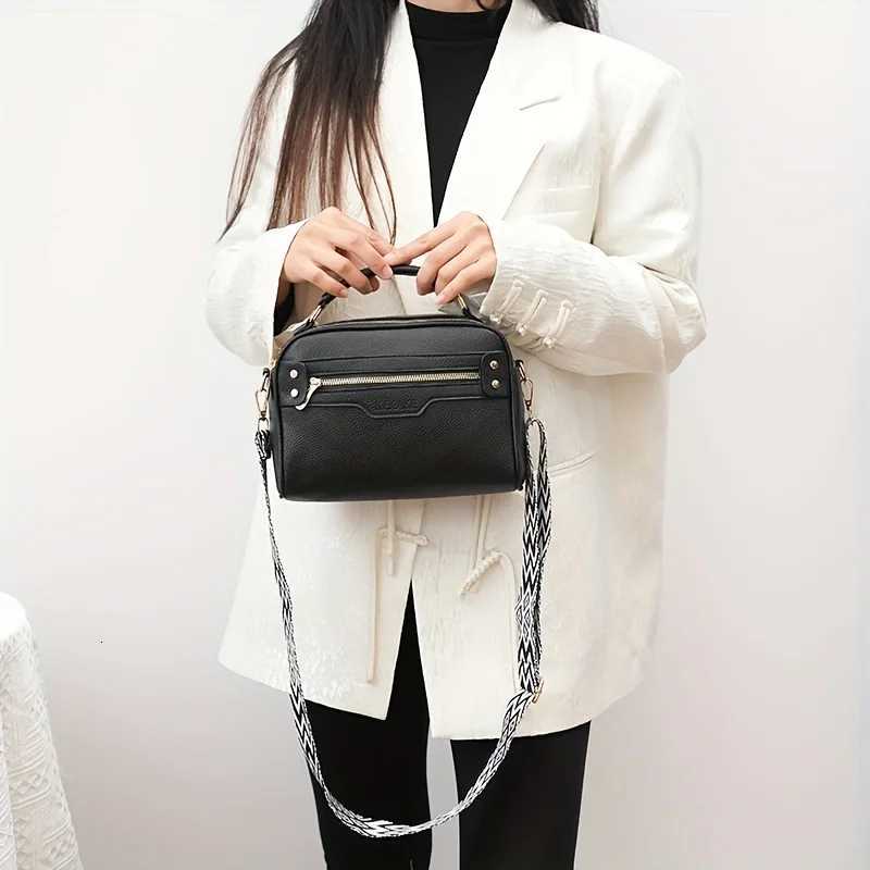 GELANDAI Women Leather Crossbody Bag Stylish Design with Geometric Strap Double Compartments for Daily Commute Casual OutingsT251205