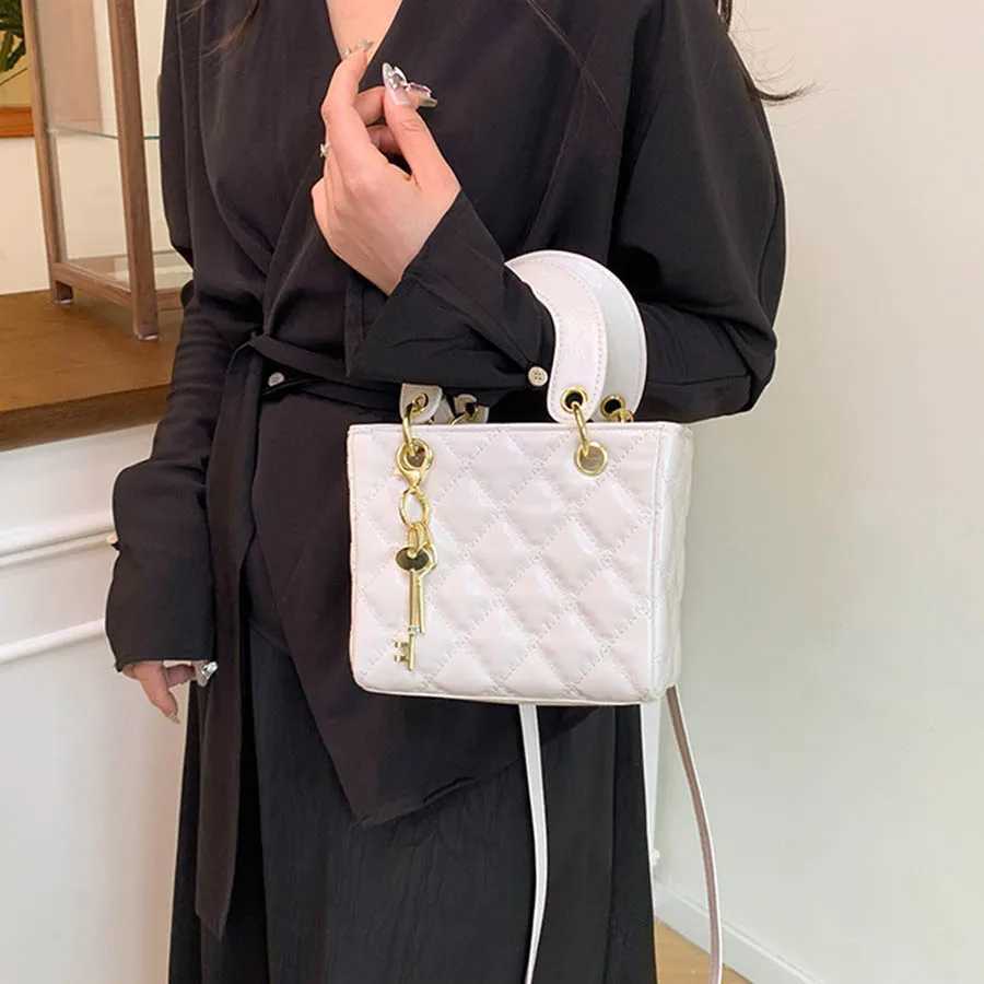 Fashionable Versatile Womens Handbag Shoulder Bag Crossbody Bag Simple Design High Quality Summer New Style PU Leather BagT251205