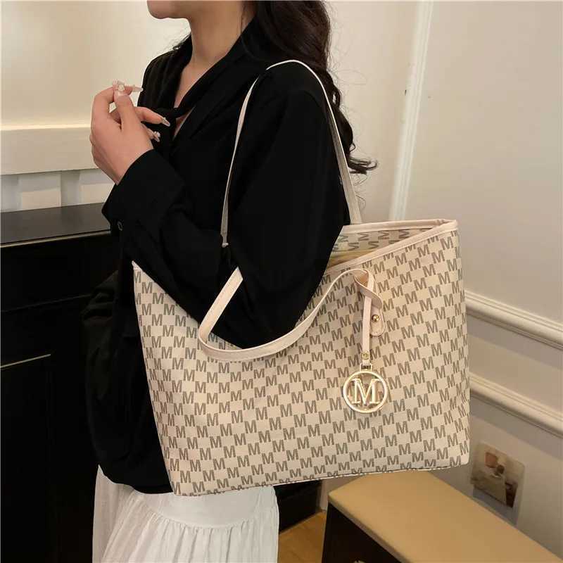 Large Capacity Commuting Tote Bags Fashionable Printed Pu Leather Handbag for Women College Students Class Handbags Shoulder BagT251205