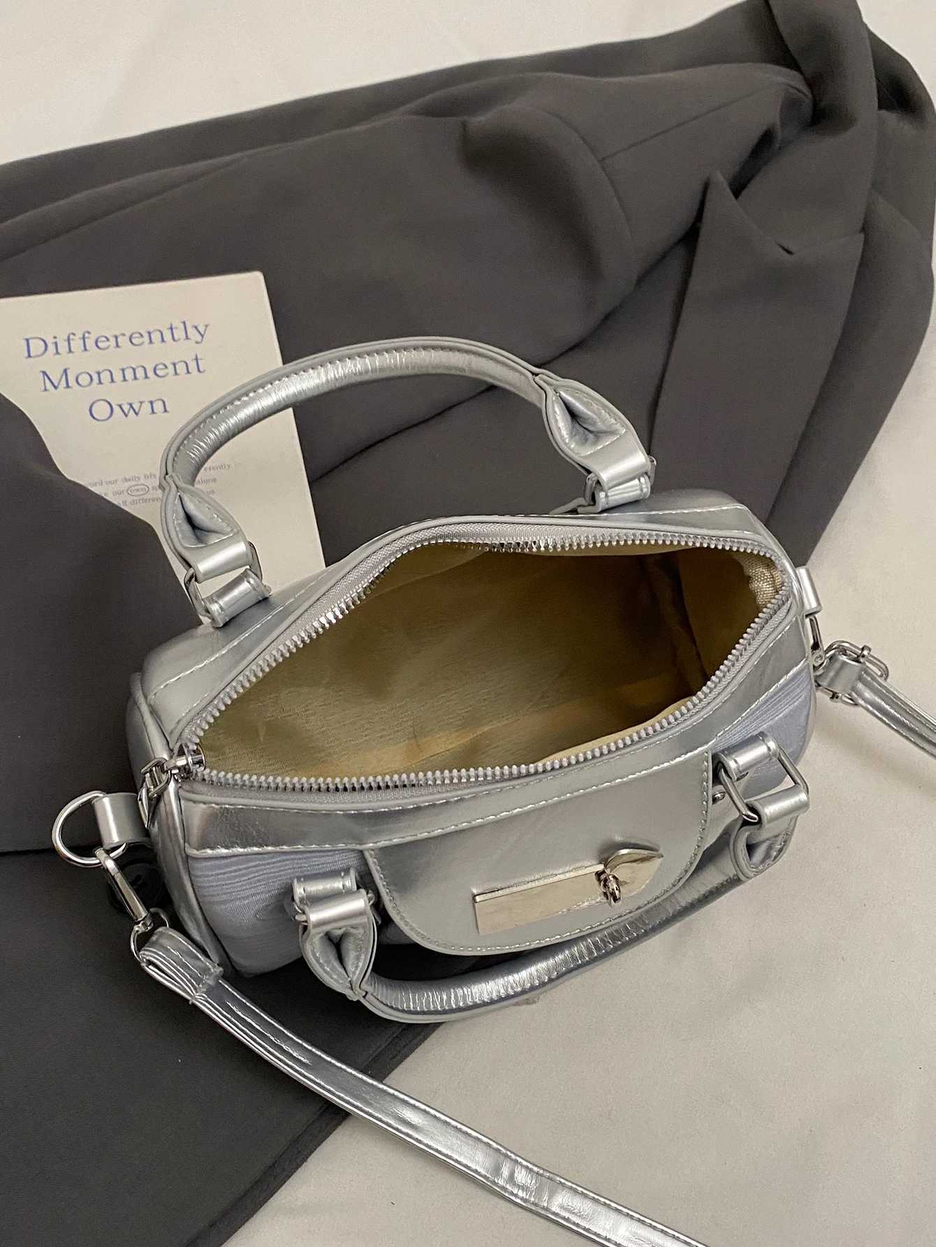 Portable Boston Bag Womens 2025 New Summer Shoulder Crossbody Bag High-End Niche Casual Pillow BagXJ251206