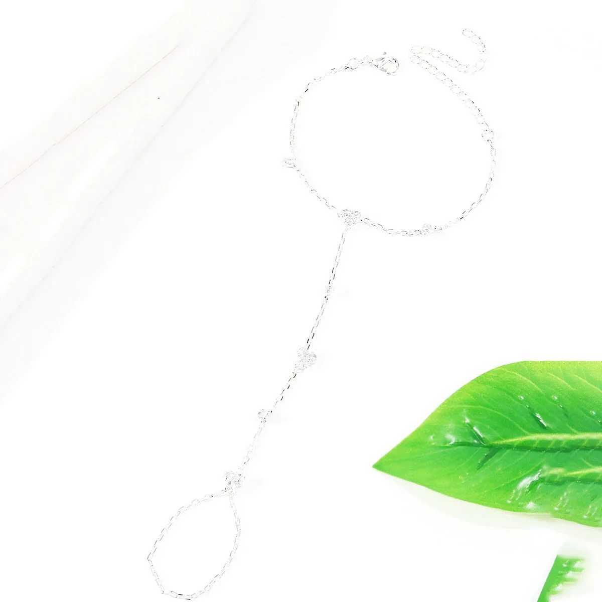 25 Summer New Rhinestone Flower Bracelet Geometric Crystal Metal Bracelet for Women Beach Party Jewelry Accessories W251206