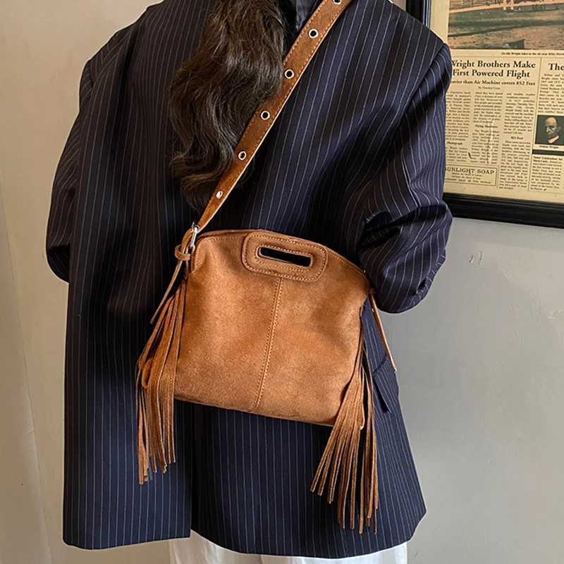 Fashion Womens Shoulder Bag High Quality Large Capacity Crossbody Bag Womens Wallet Phone Bag Solid Casual Tassel Bucket BagT251206