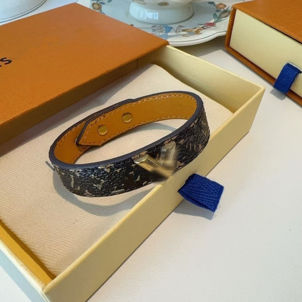 Bracelets designer Bracelet Premium Leather Bracelet with Metal Logo Buckle - Trendy Monogram Pattern Wrist Cuff Adjustable Fit Fashion Accessory for Holiday Gift