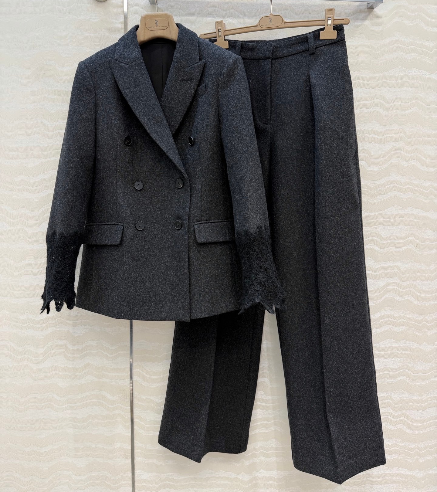 Designer pants set, new cashmere suit jacket, double breasted classic waist cinching design, paired with wide leg trousers two-piece set