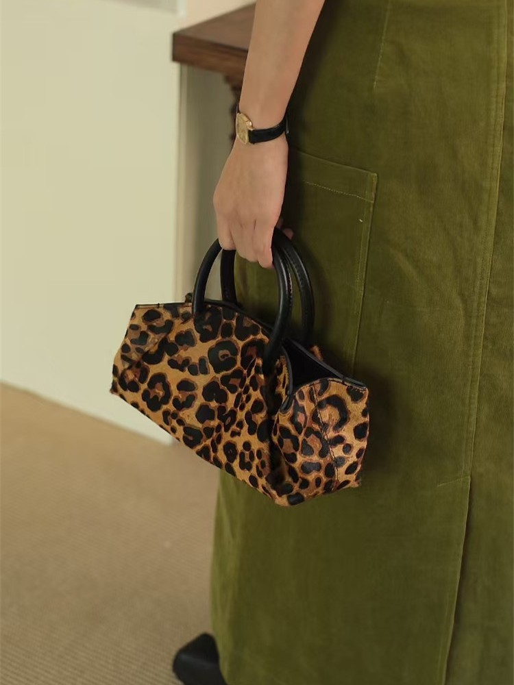 LOST IN VINTAGE Leopard Print Animals Fabric Soft Smooth Owl Bag Balls Bronze Kiss-lock Purse Clutch Large 35x23x10cm