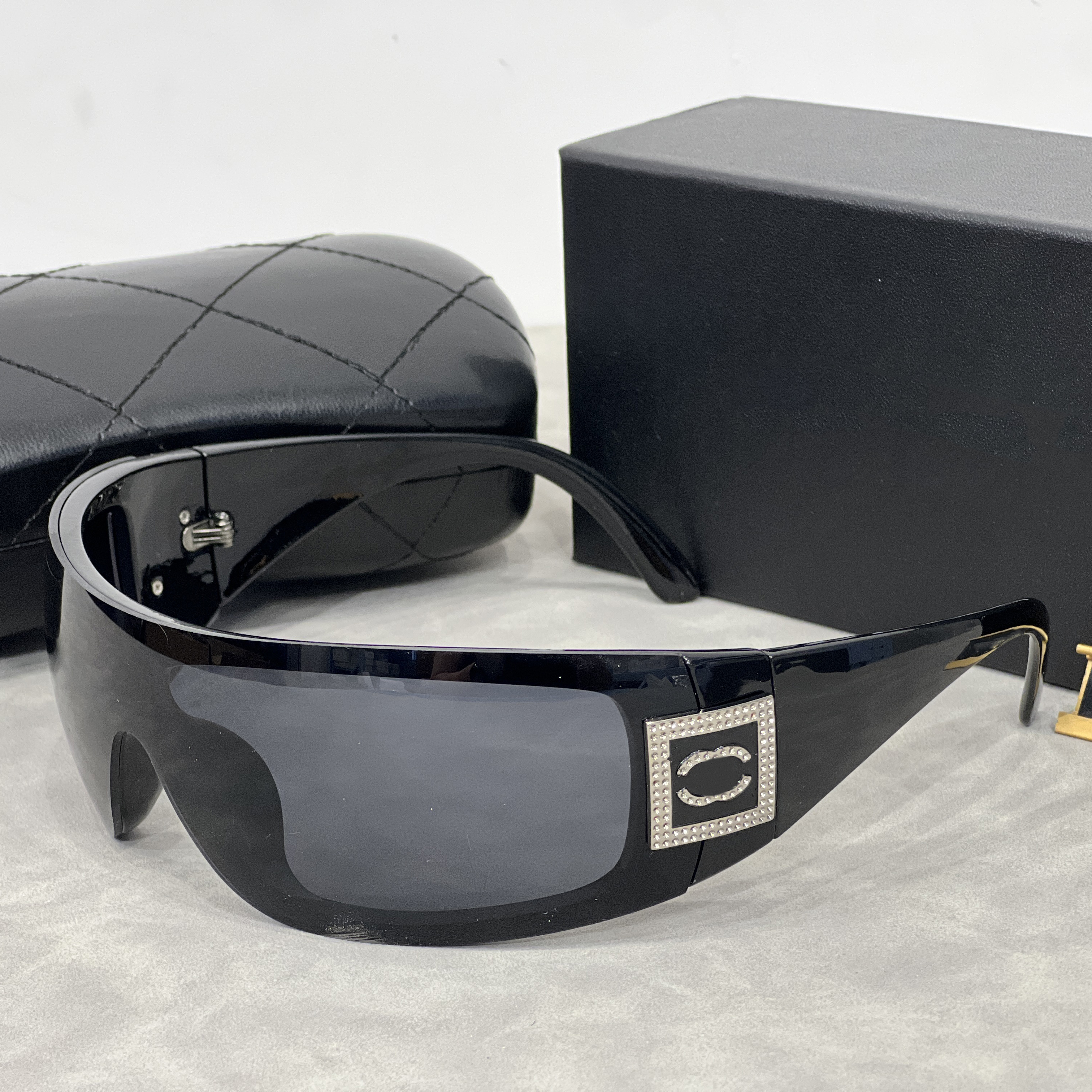 Luxury designer sunglasses Retro cycling sunglasses for women men Y2K fashion sunglasses Outdoor sports glasses brand Wrap sunglasses Hairband mask Windproof