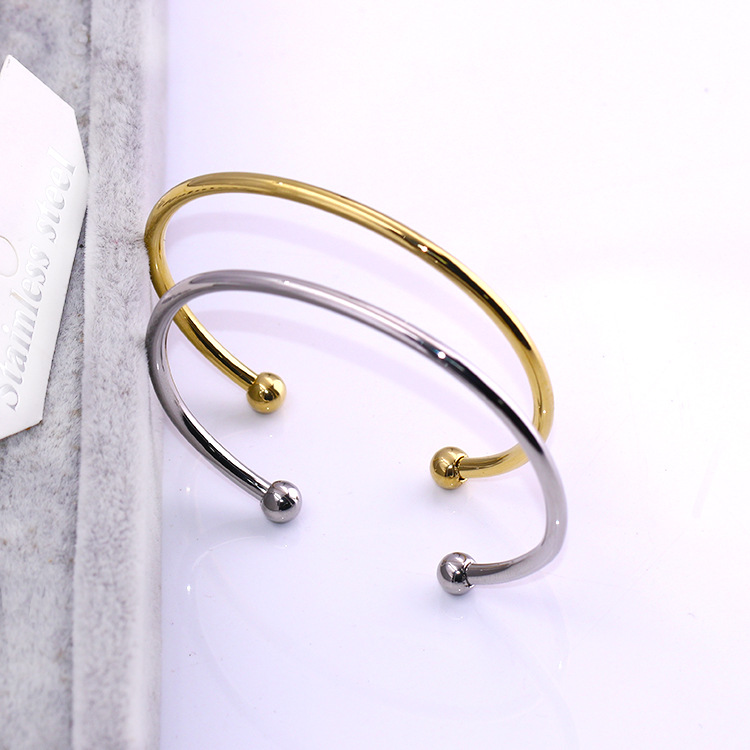Simple Charm Styled Elegant Womans Simple Charm Bracelet - Perfectly Styled for Daily Wear