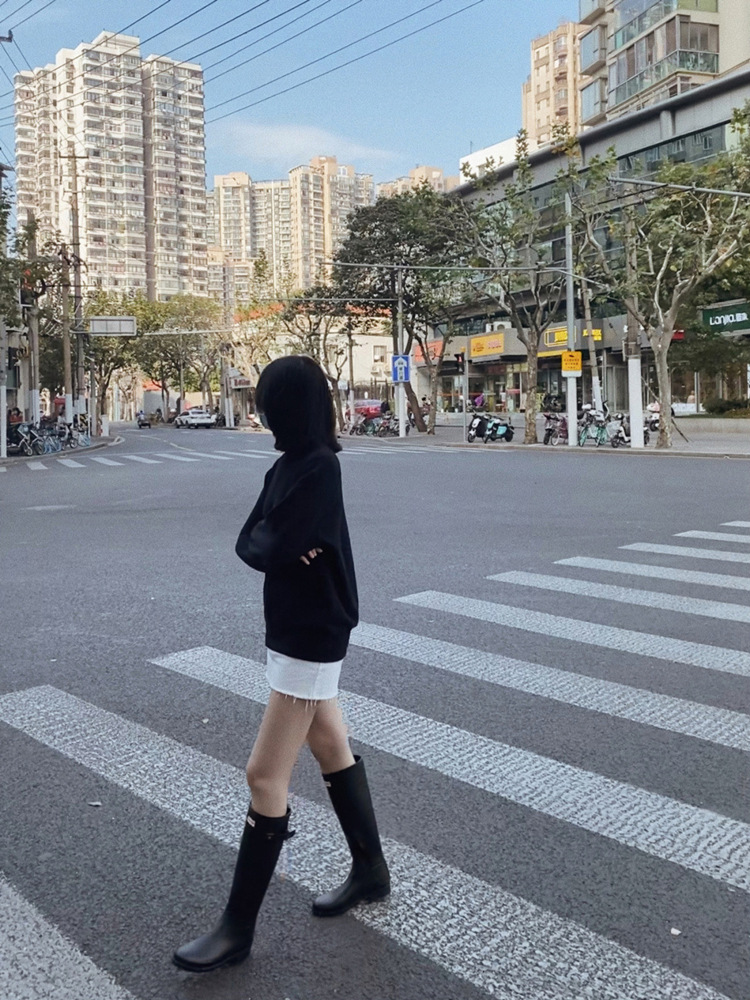 Tall Black Waterproof Rubber Rain Boots Side Buckle & Fashion Label Accent Outdoor Daily Footwear