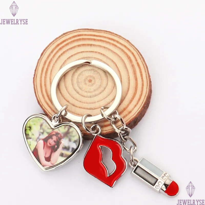 Sublimation Blank DIY Heart Round Red Lip Lipstick Alloy Silver Plated Pendants Designer Jewelry Lover Keychains Key Rings For Family Gift