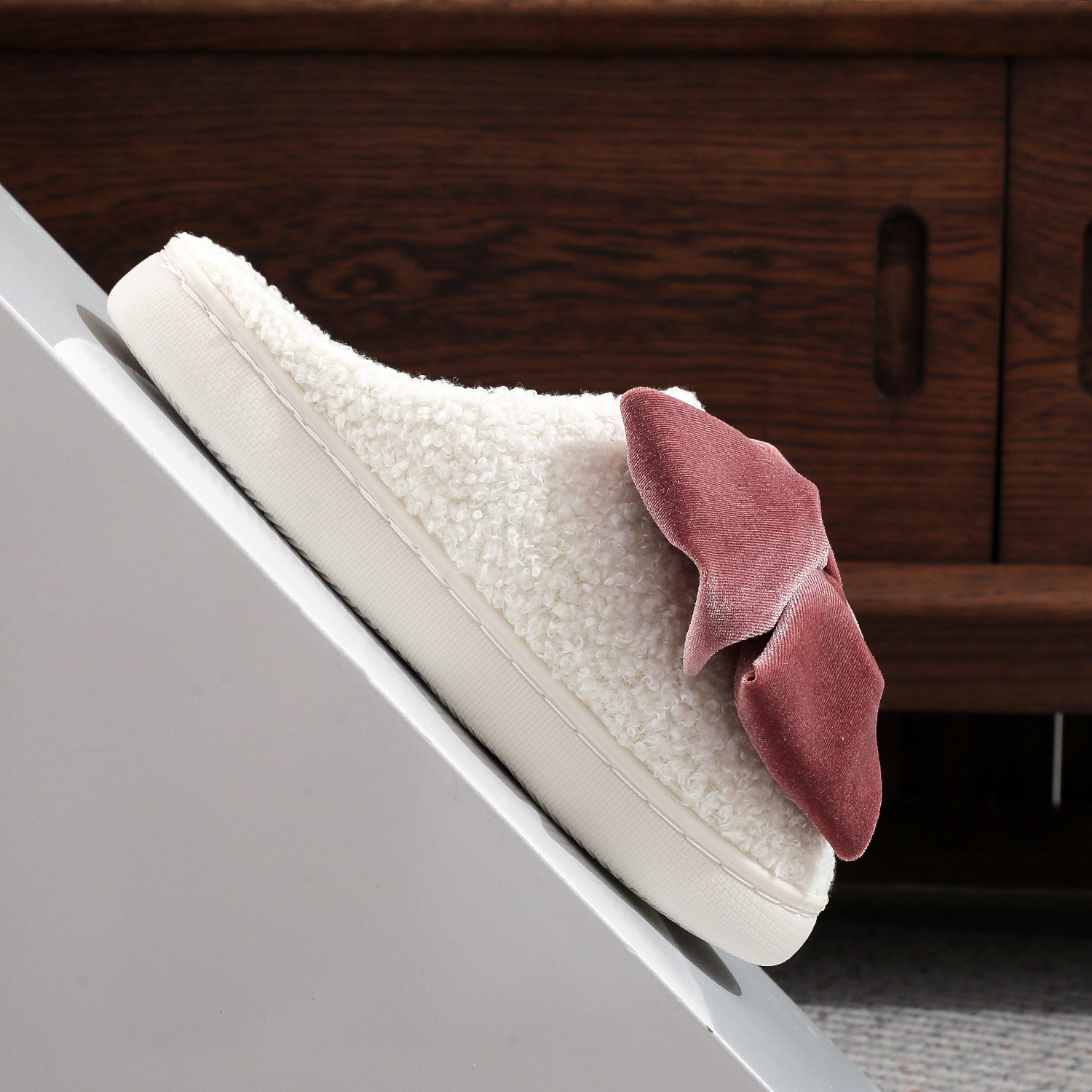 Free shipping designer shoes slippers Hairy slippers home use anti sli warm butterfly cotton slippers