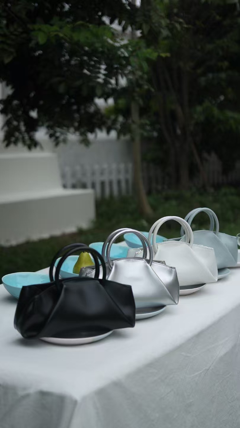 LOST IN VINTAGE Leopard Print Animals Fabric Soft Smooth Owl Bag Balls Bronze Kiss-lock Purse Clutch Large 35x23x10cm