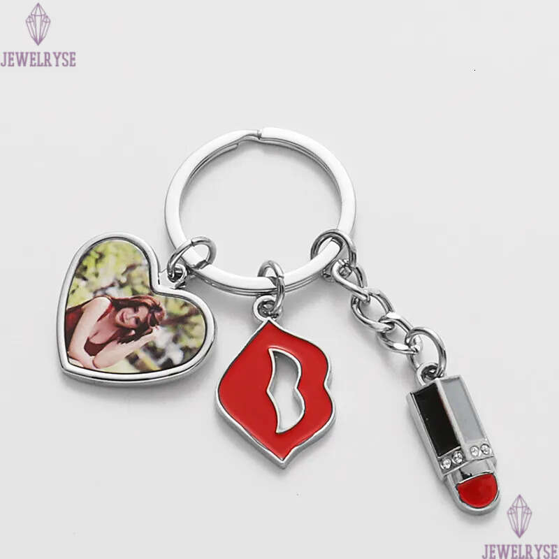 Sublimation Blank DIY Heart Round Red Lip Lipstick Alloy Silver Plated Pendants Designer Jewelry Lover Keychains Key Rings For Family Gift