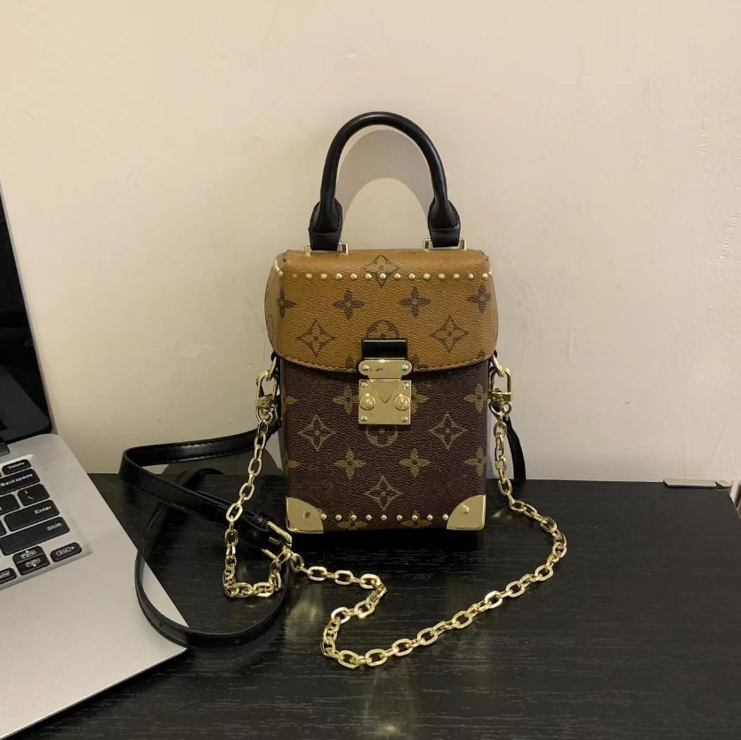 2025 Designer mother and child high-quality mobile phone coin purse chains luxury small square classic women's bags