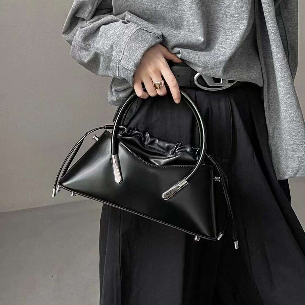 Luxury Bag Designer Shoulder Bags Totes Hobo Niche Design Trendy Original Handbag For Women New Pleated Drawstring Versatile Black Single Crossbody Ba