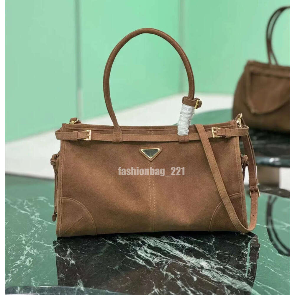 Designer Bag Suede Handbag Luxury Designer Versatile Detachable Strap Tote Enameled Metal Hardware Shoulder Bag Zipper Pocket Fashion Women Casual Shopping Purse