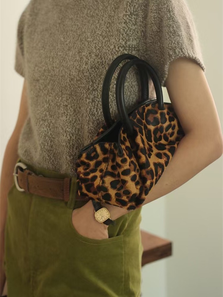 LOST IN VINTAGE Leopard Print Animals Fabric Soft Smooth Owl Bag Balls Bronze Kiss-lock Purse Clutch Large 35x23x10cm