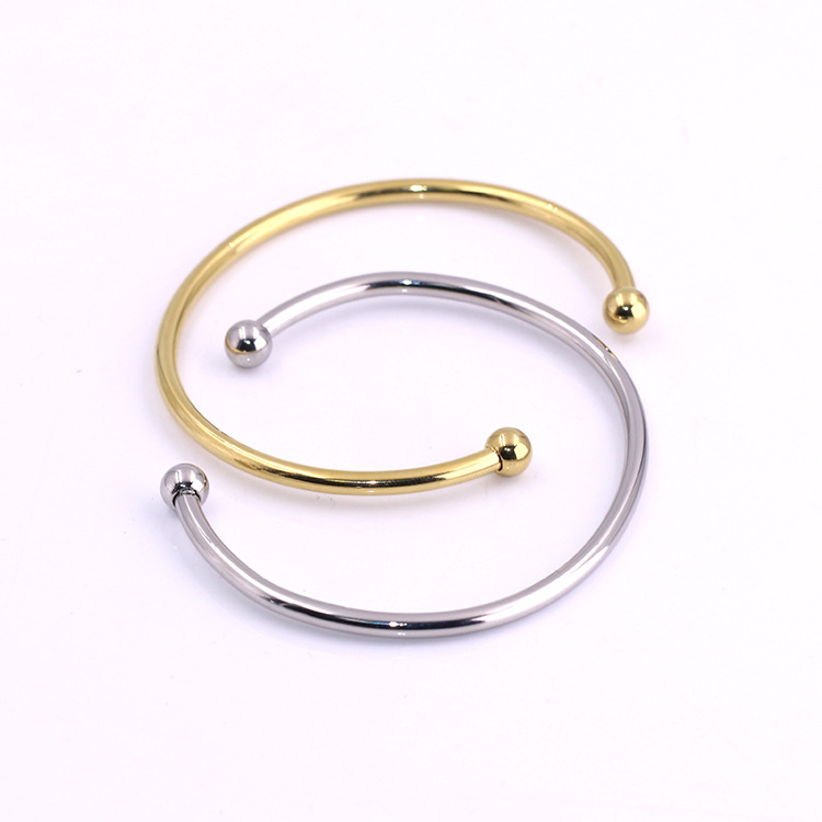 Simple Charm Styled Elegant Womans Simple Charm Bracelet - Perfectly Styled for Daily Wear