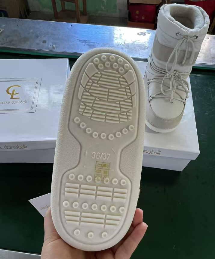 Free Shipping Fashionable simple waterproof anti slip boots with short sleeves thick warm snow hot