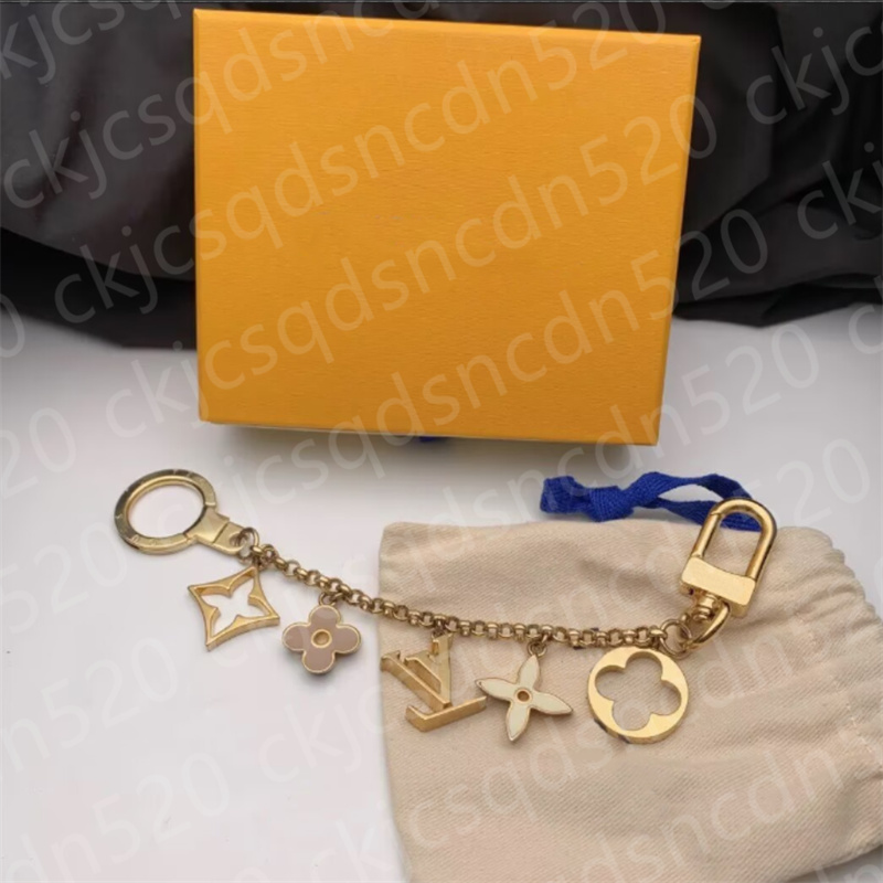 Fashion Keychains styles Luxury Gold tone lettered key chains designer unisex bag Charm car key holders for men and women no box