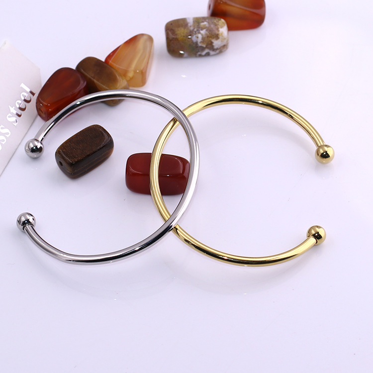 Simple Charm Styled Elegant Womans Simple Charm Bracelet - Perfectly Styled for Daily Wear