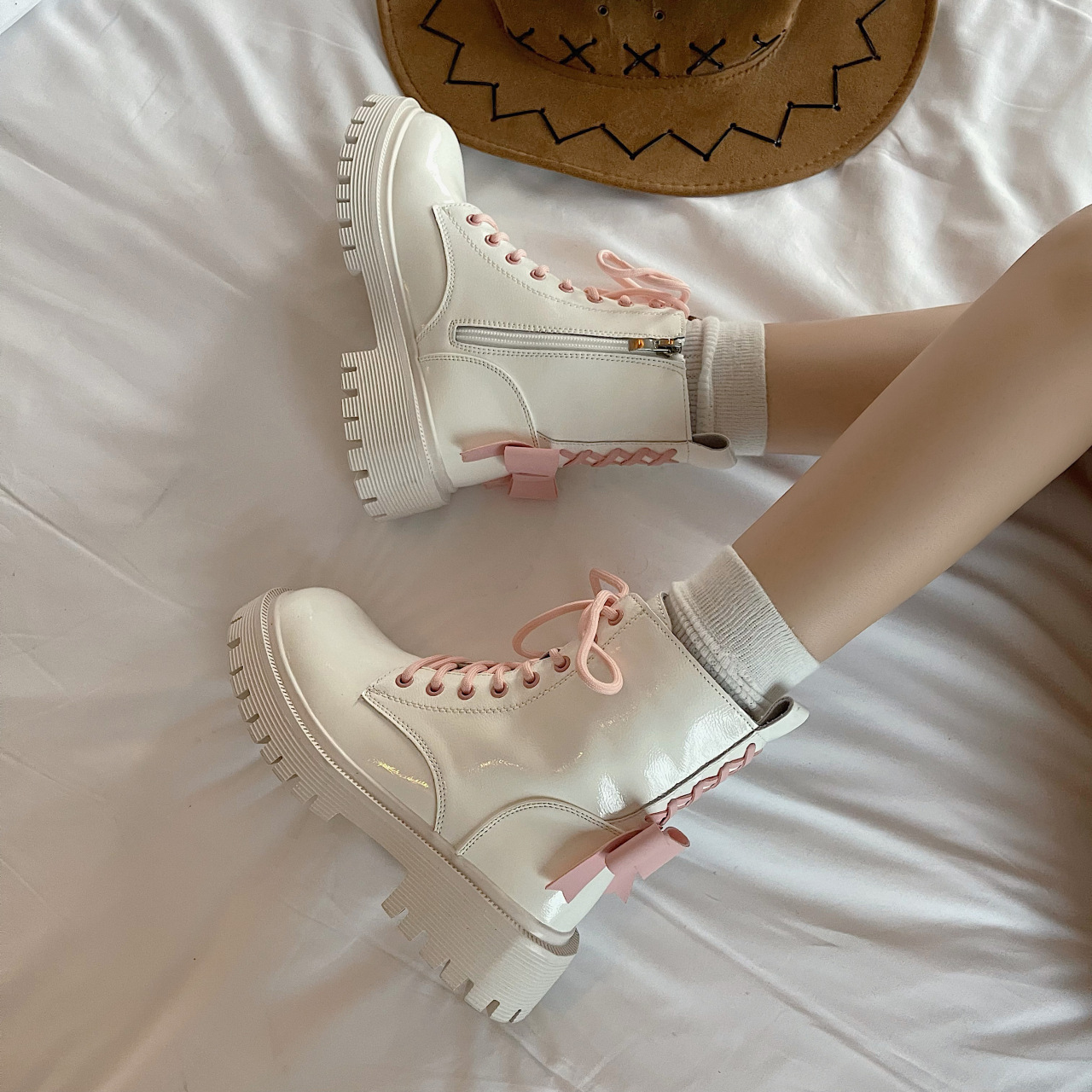 Designer shoes 2025 Autumn Bow Painted Leather Motorcycle Boots Thick Bottom Versatile Waterproof Martin Boots