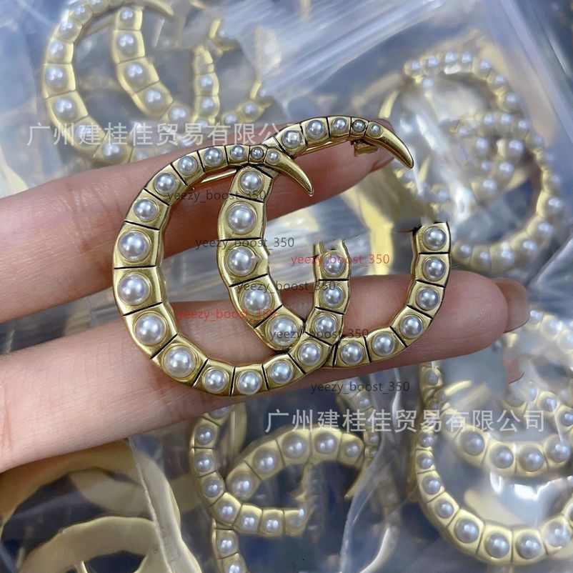Designer Luxury Men's and Women's Jewelry Gujia High-Quality Letter Double G Pearl Snake Bone Knot Brooch Womens Pin Decoration guccily guccii ggs 3XM7 FMRS