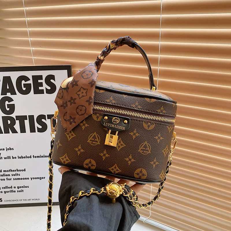 2025 Simple Chain Girls Cosmetic Bag Printing Ladies Fi Crossbody Small Square Bag Vintage Girls Shoder Bag Handbags Y251208