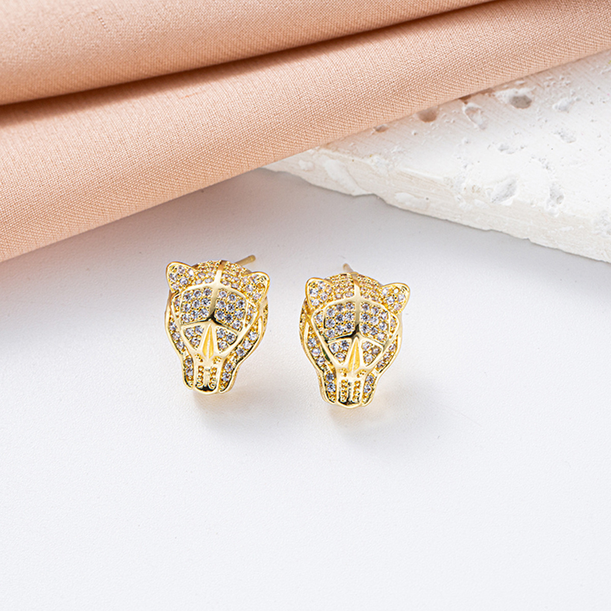 Luxury Brand Designer Jewelry Fashion Gold Inlaid Zircon Cheetah Earrings Niche Elegant Lightweight New Women's Accessories Wholesale