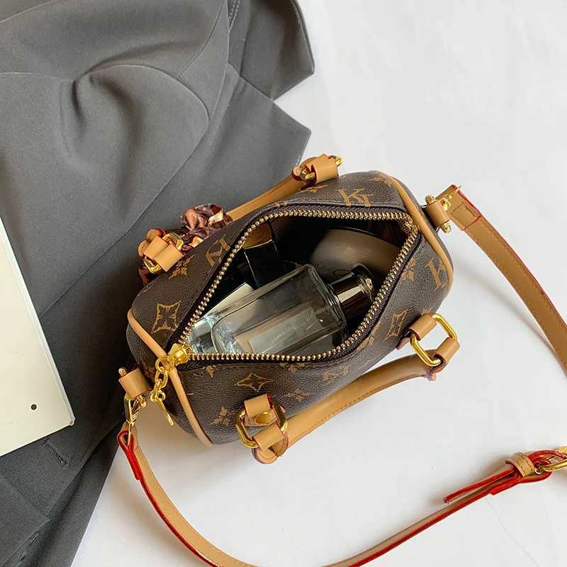 2025 New Autumn Collecti Bucket Bag Bost Bag Printed Handbag Shoder Bag Crossbody Bag for Girls Y251208a