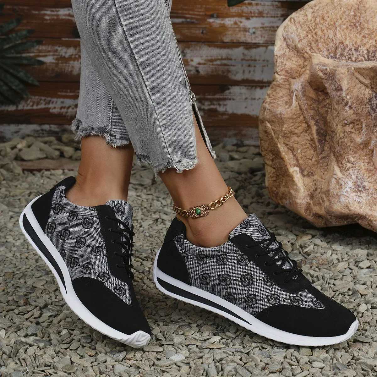 Spring and Summer Women Designer Mouth Breathable Cross Strap Sneakers Flat Comfortable Casual Walking sneakers Zapatos De MujerXJ251208