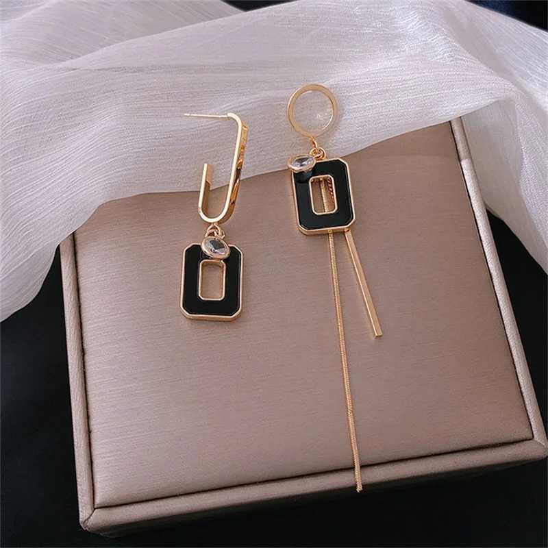 Luxury Asymmetric Black Square Tassel Drop Earrings for Women Temperament Hollow Heart Long Dangle Earring Girls Party Jewelry J251208