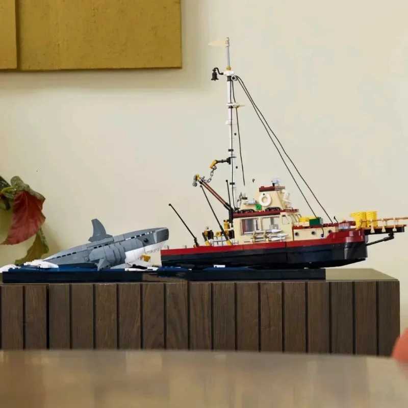 2025 NEW MOC 21350 Great White Shark Building Block Model Pirate Ship Fishing Boat 1497PCS Set Toys Christmas Birthday Gifts K251208
