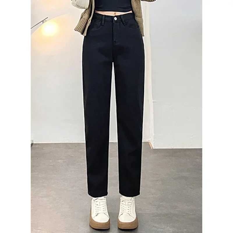 Woman High Waist Vintage Fleece Jeans Female Fashion Thermal Harem Pants Girls Light Blue Black Apricot Dark Blue Denim TrousersT251208