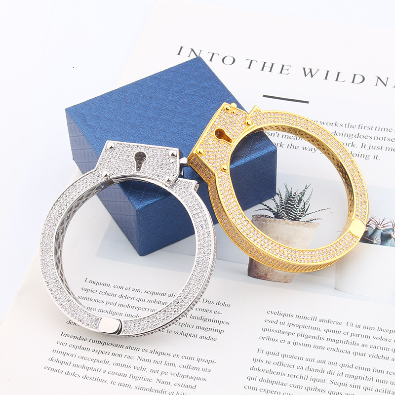 American Style Alternative Domineering Handcuffs Bracelets Simulated Full Zirconia Exaggerated Gear Buckle Spring Lock Bracelets Wholesale E2